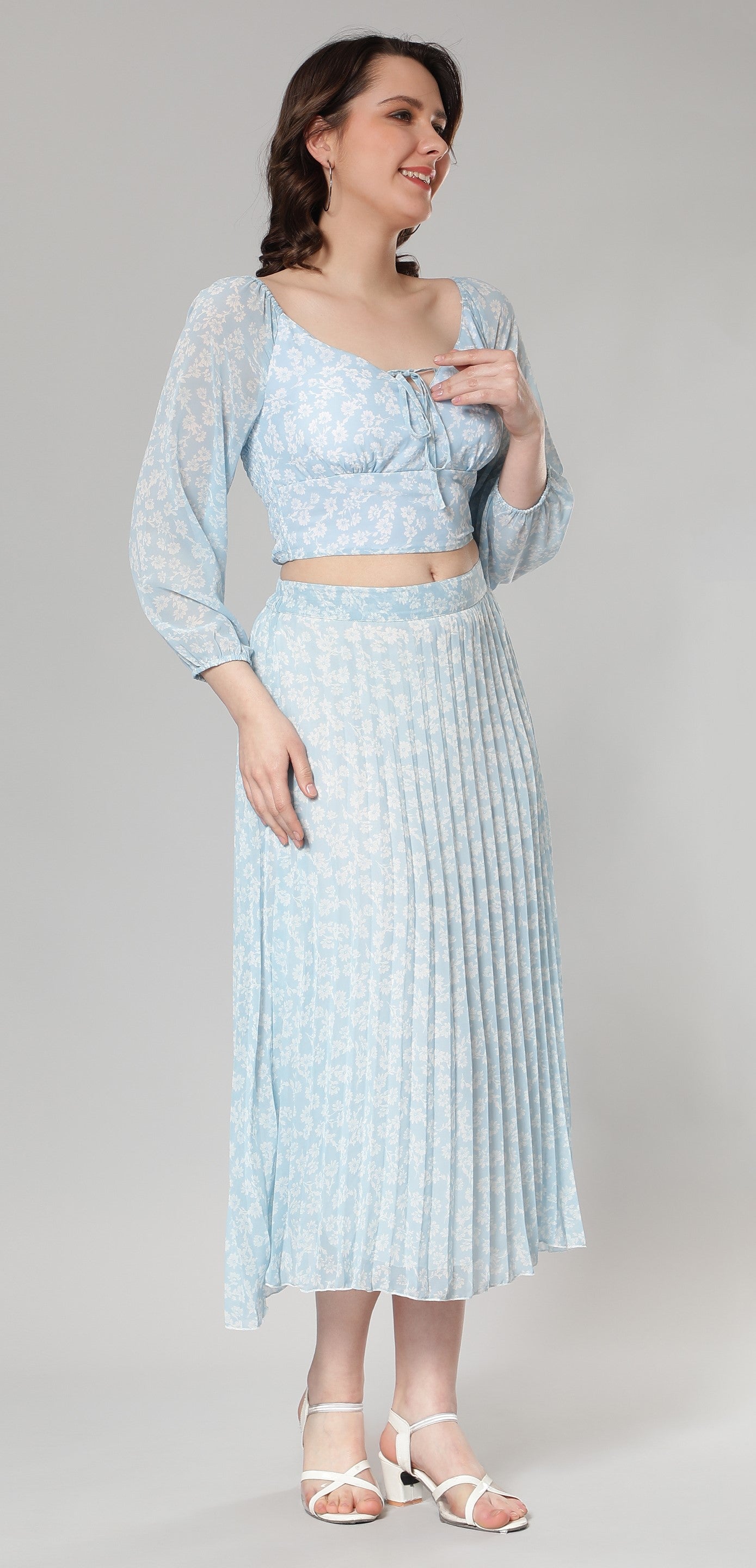 NUEVOSDAMAS Women Light Blue Floral Printed Balloon Sleeves Top & Pleated Skirt Co-ord Set