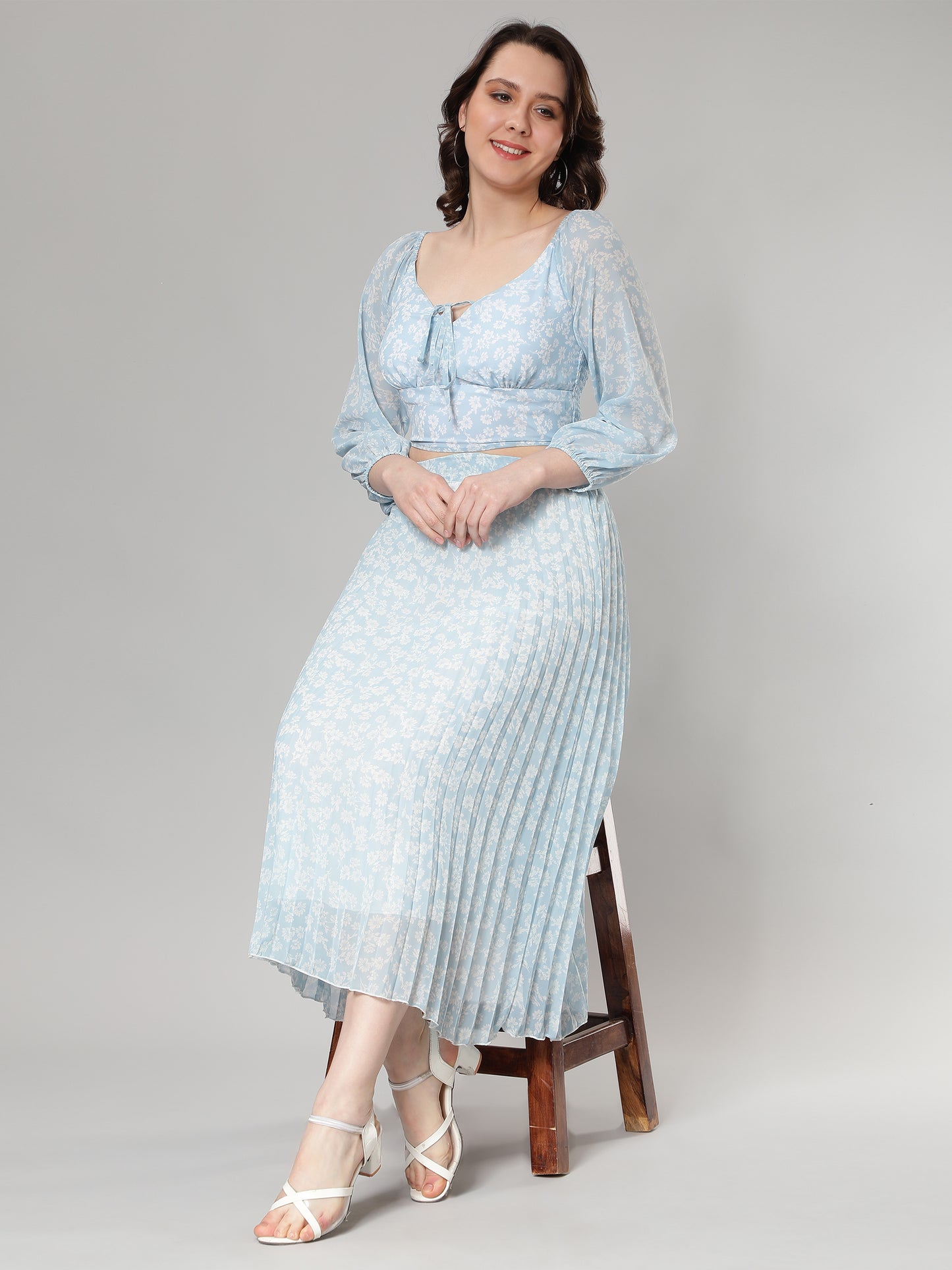 NUEVOSDAMAS Women Light Blue Floral Printed Balloon Sleeves Top & Pleated Skirt Co-ord Set