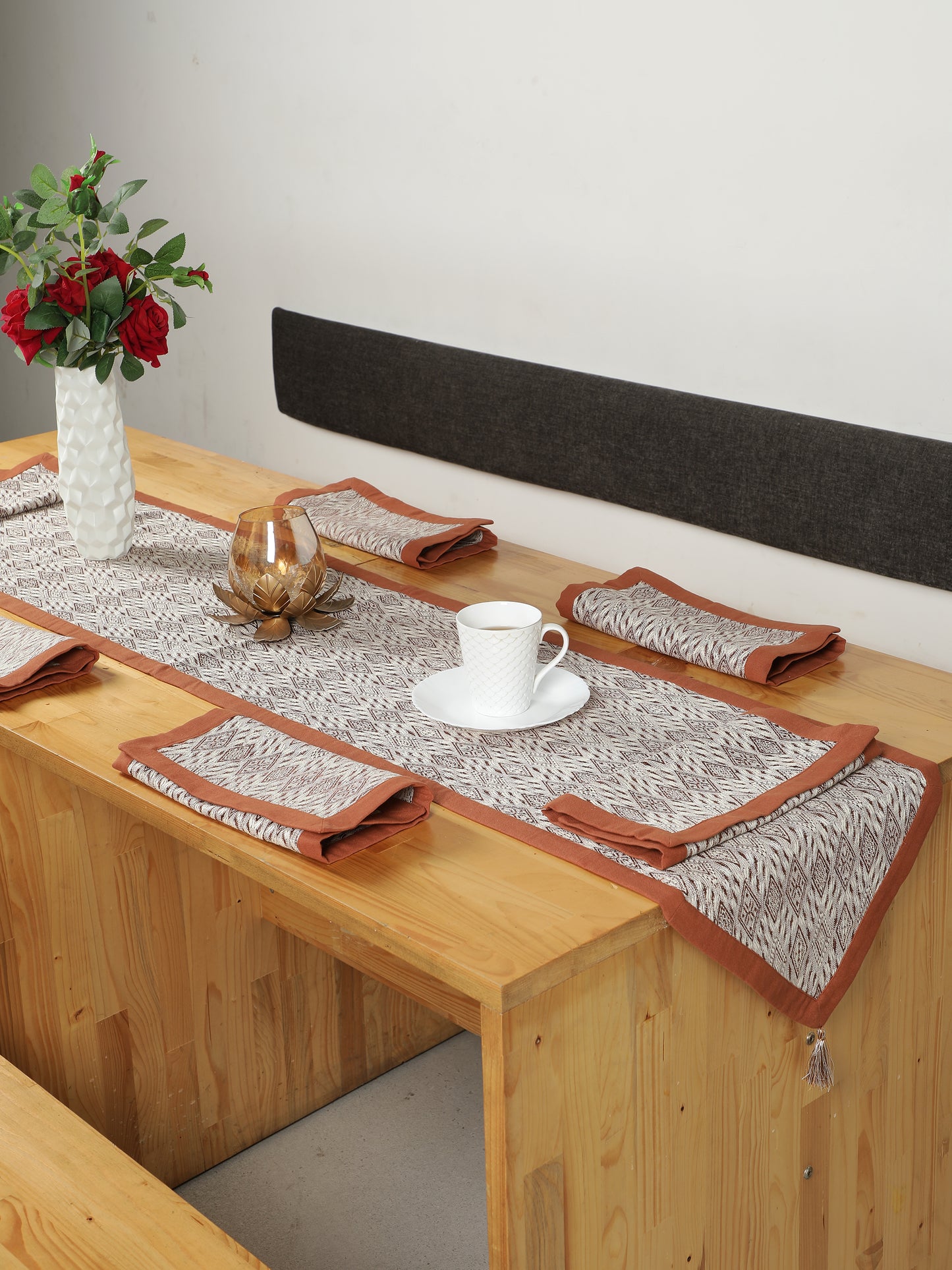 Heat Resistant Cotton Table Runner with Placmats Set (Pack of 7- 1 Runner and 6 placemats)-Beige/ Brown